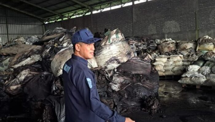Dilarang Beroperasi Lagi, Pemilik Gudang Limbah Oli B3 di Pasar Kemis Bungkam