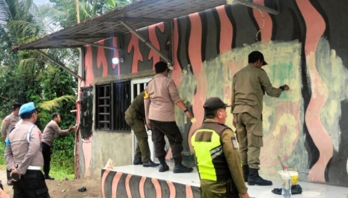 Aparat Gabungan Sweeping Posko Ormas di Kabupaten Tangerang