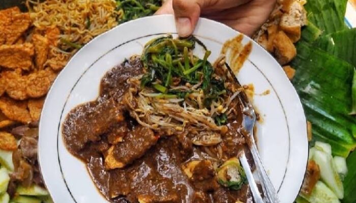 Rujak Cingur Khas Surabaya Satukan Istri Para Kepala Daerah