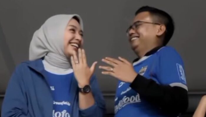 Anak Demul Lamar Putri Kapolda Saat Nonton Bola