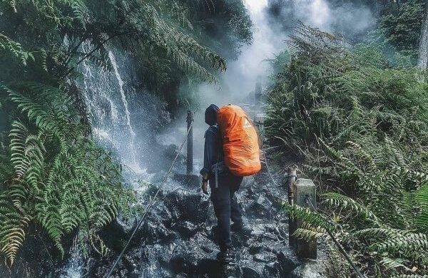 gunung gede pangrango favorit para pendaki