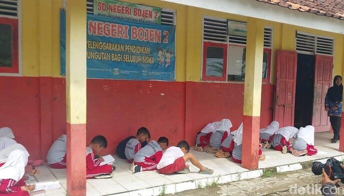 siswa sdn bojen 2 pandeglang belajar dempetan