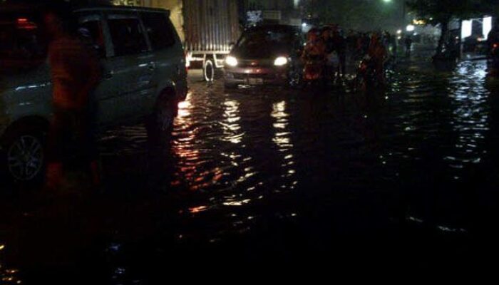 Ciledug Indah 2 Terendam, Tangsel Hujan Es