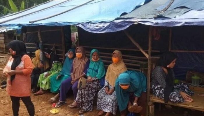 Ratusan Pengungsi di Lebak Minta Rumah ke Gubernur Banten