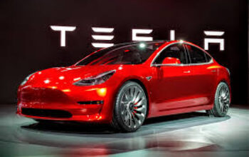 elon musk bakal luncurkan taksi tanpa sopir
