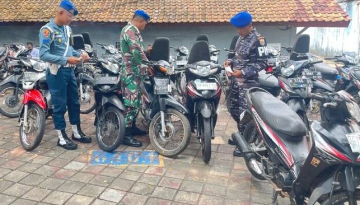 Lanal Banten Amankan Dua Truk Motor Bekas di Pelabuhan Merak