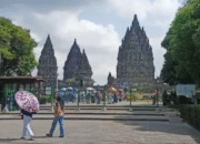 candi prambanantandingan candi borobudur