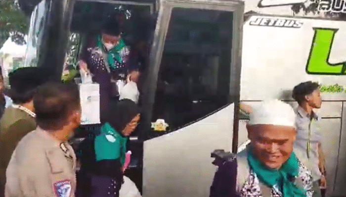 Kloter Pertama Jemaah Haji Kabupaten Tangerang Telah Tiba, Disambut Haru Keluarga