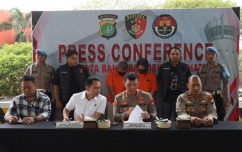 kapolresta bandara soetta kombes pol ronald sipayung memberikan keterangan pers soal kasus penipuan travel wisata