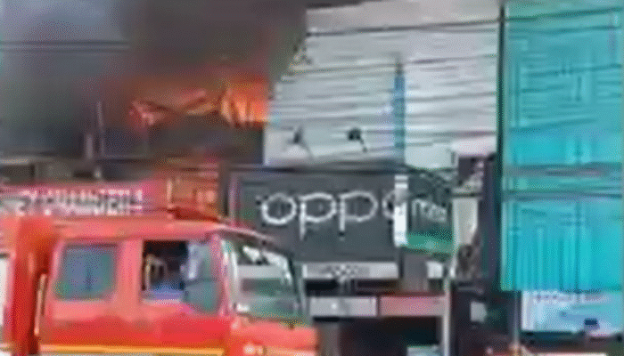 Kebakaran Di Kawasan Periuk Tangerang, 5 Ruko Hangus