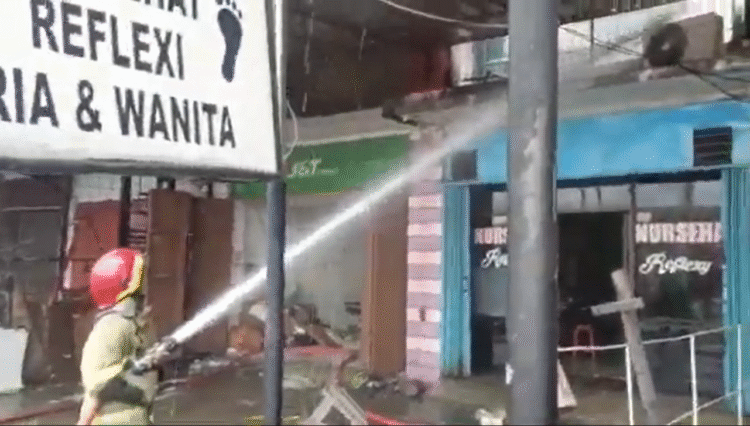 kebakaran ruko di pasar kemis kabupaten tangerang