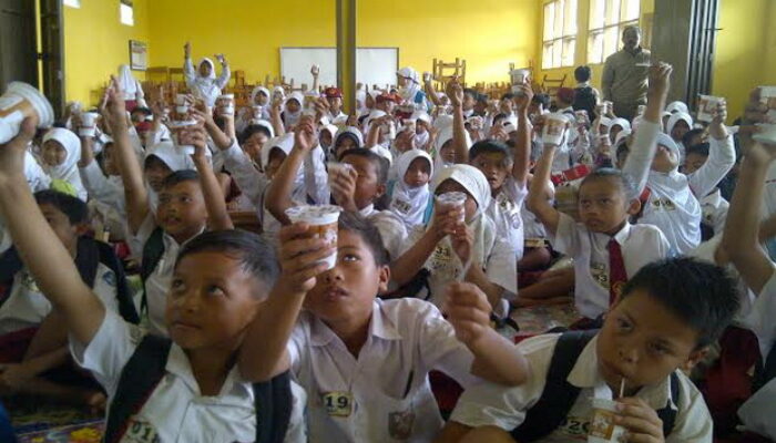 Jam Masuk dan Jam Malam Siswa Produk Demul Dikritik Ketua Komisi X