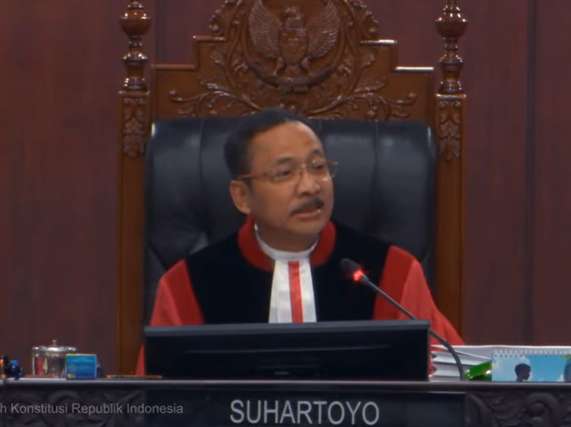 ketua mk suhartoyo membacakan putusan pemilu nasional dan lokal dipisah
