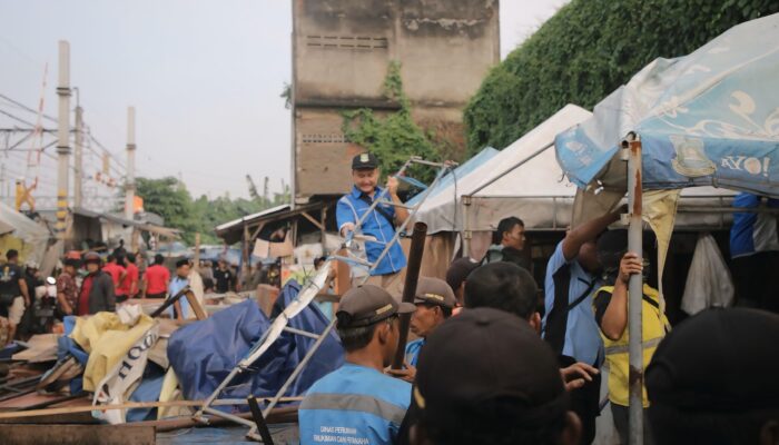 Bekas Area Relokasi Pedagang Pasar Anyar Selatan Dibongkar