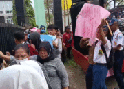 warga demo smkn 2 kabupaten tangerang
