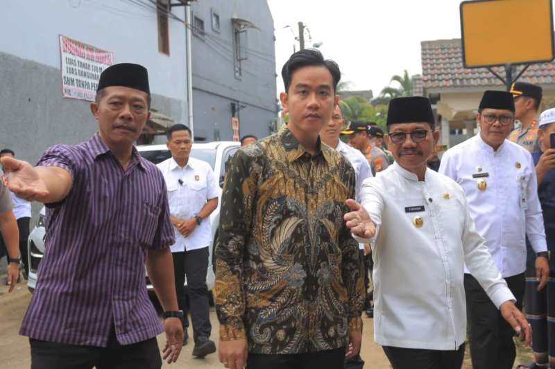 wapres gibran tinjau banjir di ciledug indah kota tangerang