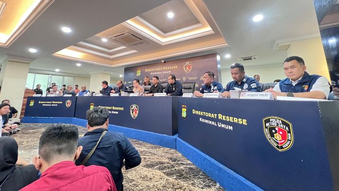 Konfresi pers terkait penyebab kematian diplomat muda Arya Daru Pangayunan