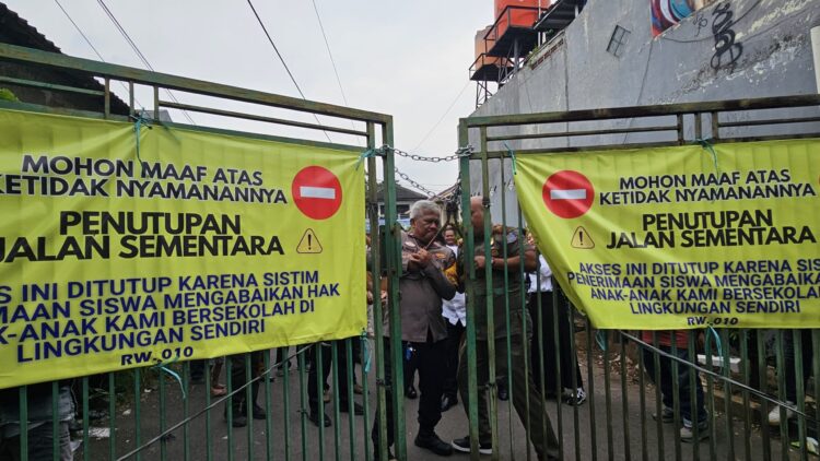 gerbang smpn 17 dan sman 6 tangsel