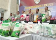 konferensi pers dittipideksus bareskrim polri terkait kasus beras oplosan