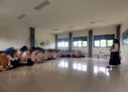 Duh, Ratusan Siswa SMKN 8 Kota Tangsel Belajar di Lantai