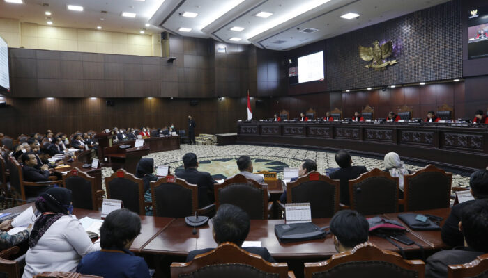 Tak Perlu Jadi Sarjana untuk Jadi Capres dan Cawapres