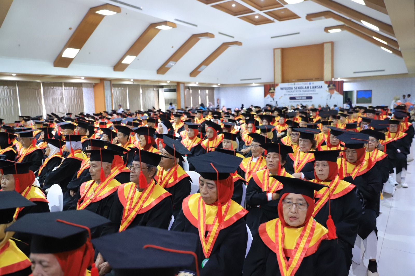 Wisuda lansia kota tangerang