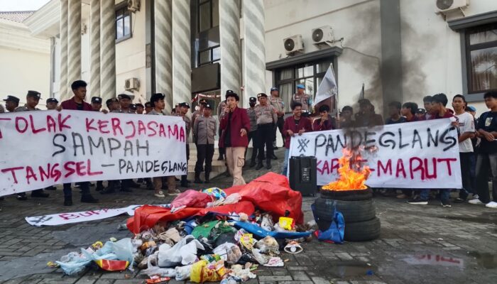 Mahasiswa Pandeglang Demo Tolak Kerja Sama Sampah dengan Pemkot Tangsel
