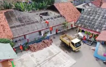 Atap SDN Kedung Dalem 2 Mauk Tangerang Ambruk, 13 Murid Terluka