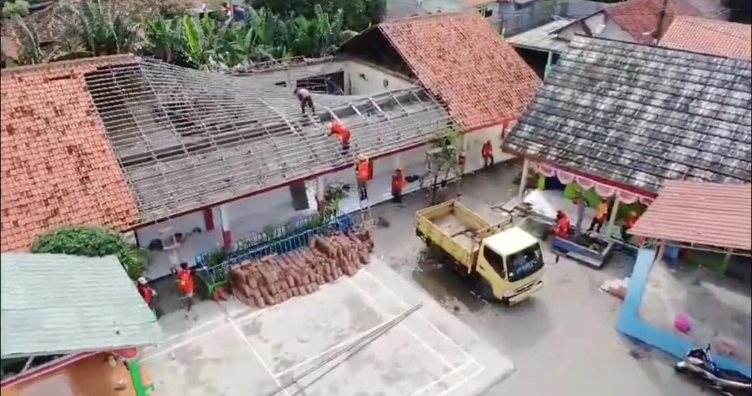 Atap SDN Kedung Dalem 2 Mauk Tangerang Ambruk, 13 Murid Terluka