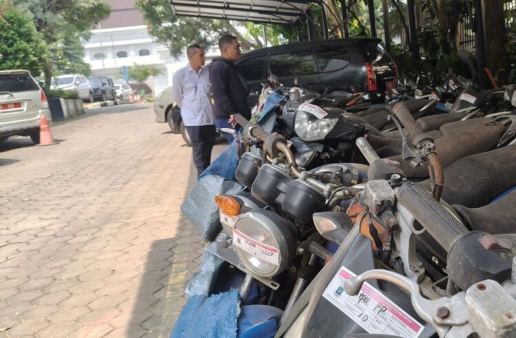 Belasan Kendaraan Dinas Milik Pemprov Banten Berpindah Tangan