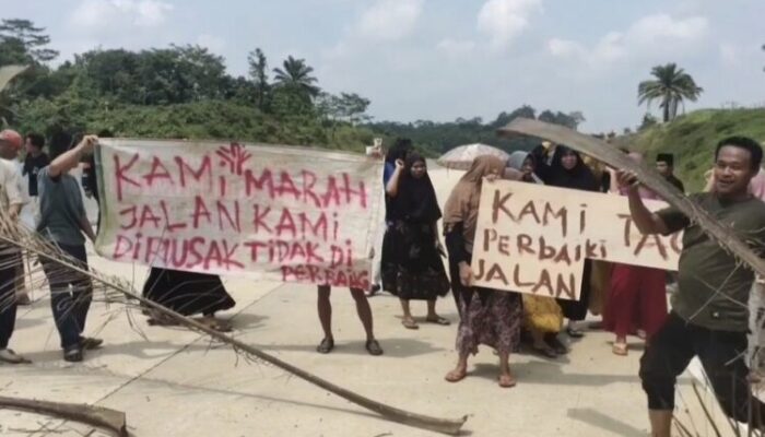 Wika Sebut Jalan Desa Margamulya Lebak Rusak sebelum Ada Tol Serpan