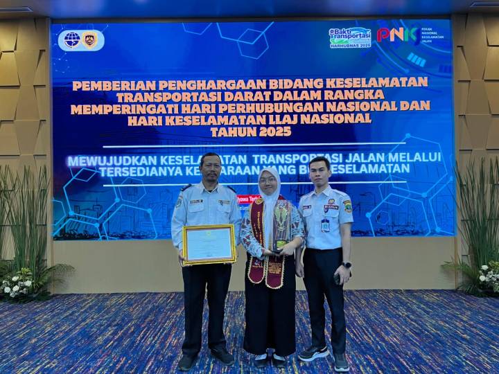 siswi kelas 11 SMKN 3 Kota Tangerang