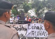Tak Ditemui Wakil Rakyat, Massa ARBM Ngamuk di Gedung DPRD Lebak