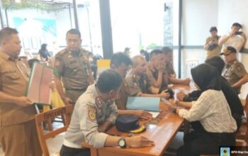 Satpol PP Tutup Paksa Gerai Mie Gacoan di Ciruas Serang