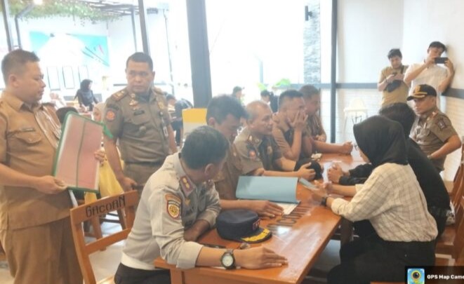 Satpol PP Tutup Paksa Gerai Mie Gacoan di Ciruas Serang