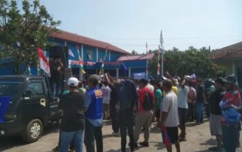 Kantor Syahbandar Pandeglang Digeruduk Ratusan Nelayan