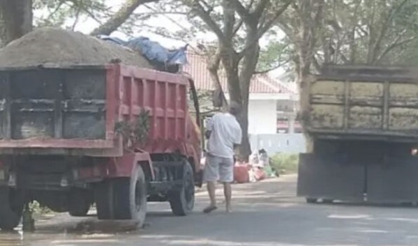 Lebak Siapkan Sanksi Bagi Truk Tanah Pelanggar Jam Operasional