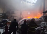 Karyawan Teledor, Gudang Limbah Baterai HP Terbakar