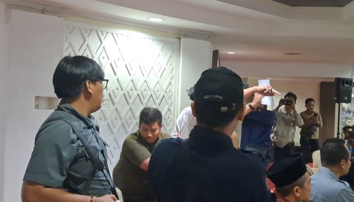 Mahasiswa Intrupsi Pidato Bupati Tangerang di Rapat Paripurna