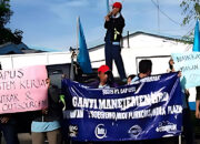 Tak Peduli dengan Warga Sekitar, Pabrik Kasur Didemo