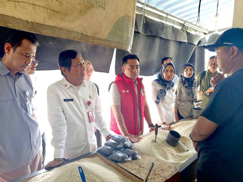 Bapanas dan Tim Inflasi Monitoring Harga Beras di Pasar Cisoka Tangerang
