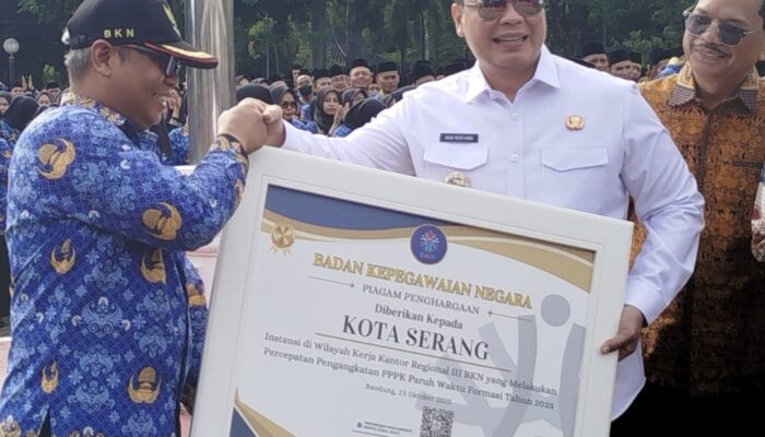 Honorer Pemkot Serang Dilantik di Alun-Alun
