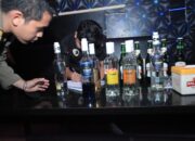 Razia Dua Tempat Karaoke, Sita Ratusan Botol Miras