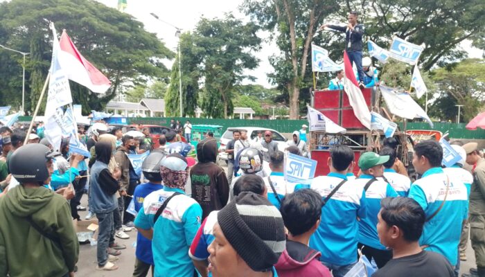 Buruh Lebak Tuntut Kenaikan UMK 10,5 Persen