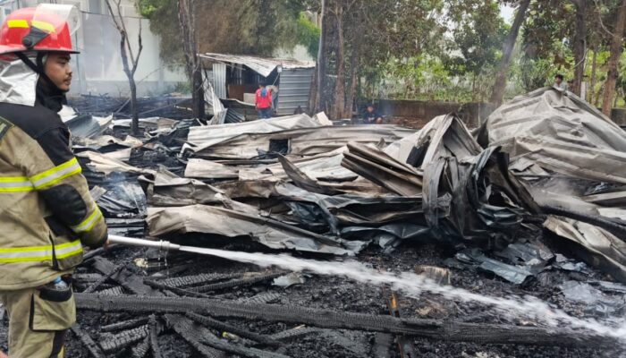 Bedeng Pekerja Proyek Sumarecon Terbakar, Kerugian Puluhan Juta