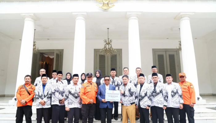 PGRI Banten Bantu Korban Bencana Sumatra Rp1 Miliar