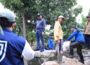 Pemkot Tangerang Tambal Tanggul Jebol Pakai Karung Pasir