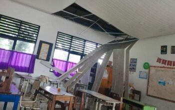 Bruuk! Plafon SDN Budi Mulya Cikupa Tangerang Runtuh