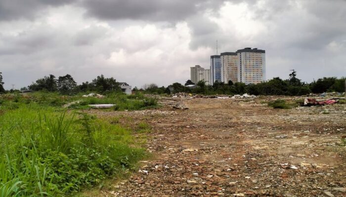 Satpol PP Buru Pembakar Sampah Dekat Puspemkot Tangsel