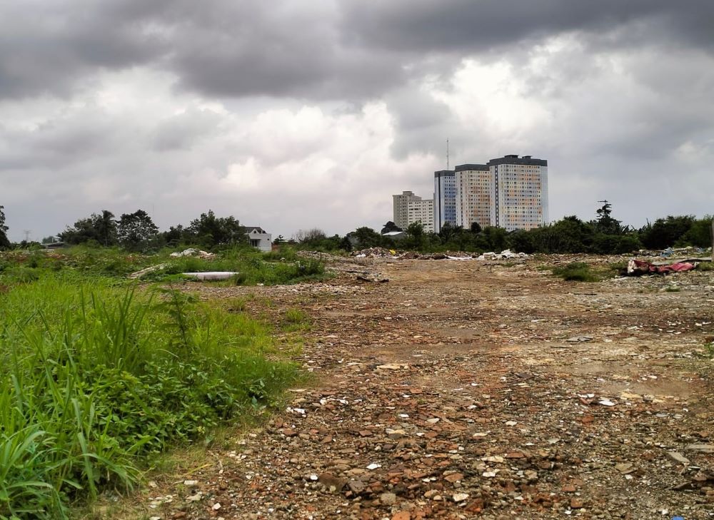 Satpol PP Buru Pembakar Sampah Dekat Puspemkot Tangsel